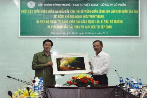 Chính phủ Lào luôn quan tâm, hỗ trợ các công ty cao su trực thuộc VRG